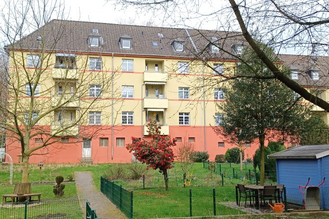 Geräumige Dachgeschoss-Wohnung mit eigenem Gartenanteil in Sterkrade-Mitte!
