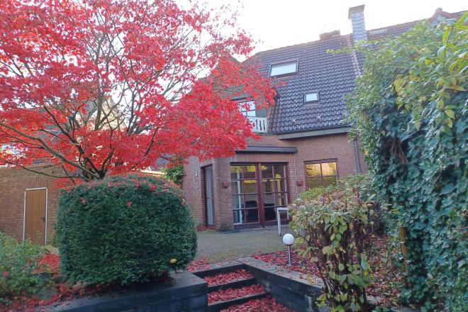 Großzügiges Architektenhaus in bester Lage von Königshardt direkt am Naturschutzgebiet.