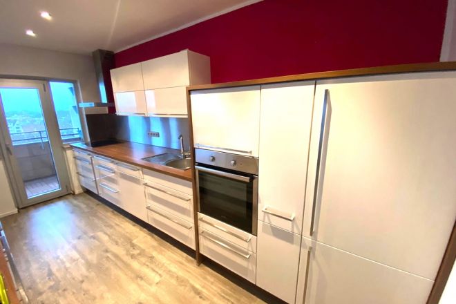Moderne 3,5 Zimmer Eigentumswohnung mit offener Küche und Balkon zentral in Oberhausen Stadtmitte zu verkaufen!