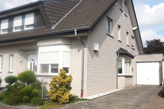 Doppelhaushälfte der Extraklasse mit Garten und Garage in Toplage von Oberhausen-Schmachtendorf