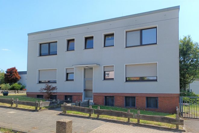 Gepflegtes Mehrfamilienhaus mit  4 Wohneinheiten  in Oberhausen - Tackenberg