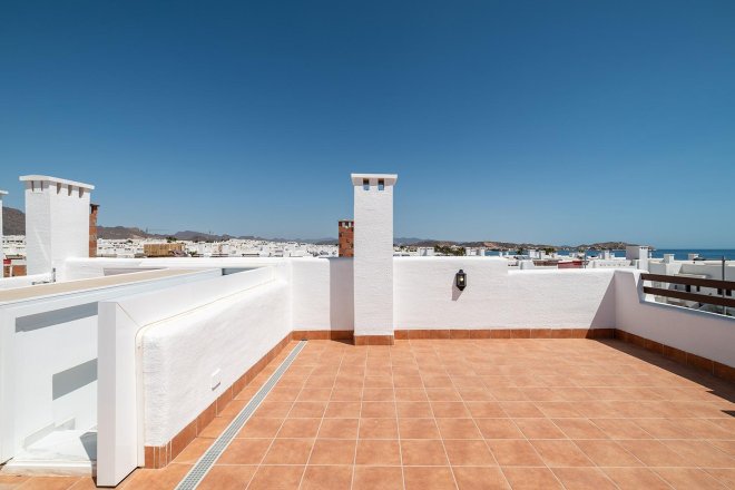WOHNKOMPLEX VON NEU GEBAUTEN BUNGALOWS AM MEER IN MAR DE PULPI