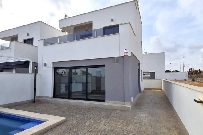 NEU GEBAUTE VILLEN IN ORIHUELA COSTA
