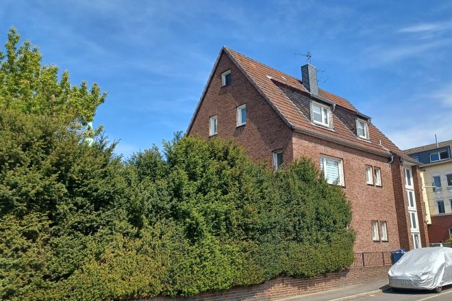 Komplett saniertes Dreifamilienhaus - vielseitig nutzbar in Oberhausen-Stadtmitte!
