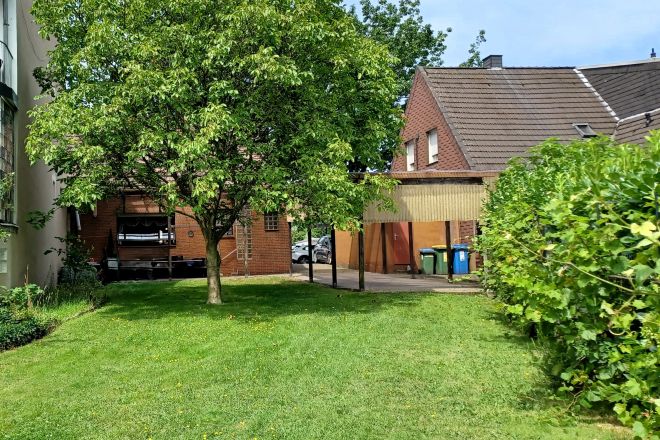 Freistehendes Einfamilienhaus mit herrlichem Grundstück  an handwerklich geschickte Hände  in Oberhausen Sterkrade!