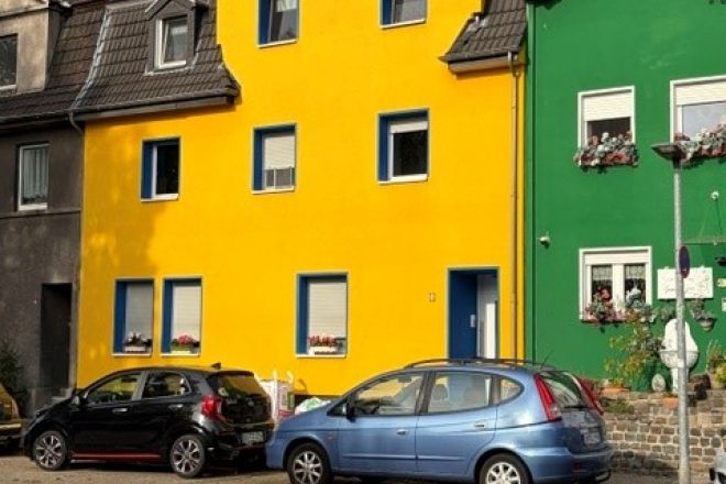 Klimatisierte 2,5 Zimmer  Dachgeschoss-Wohnung  zu vermieten! 