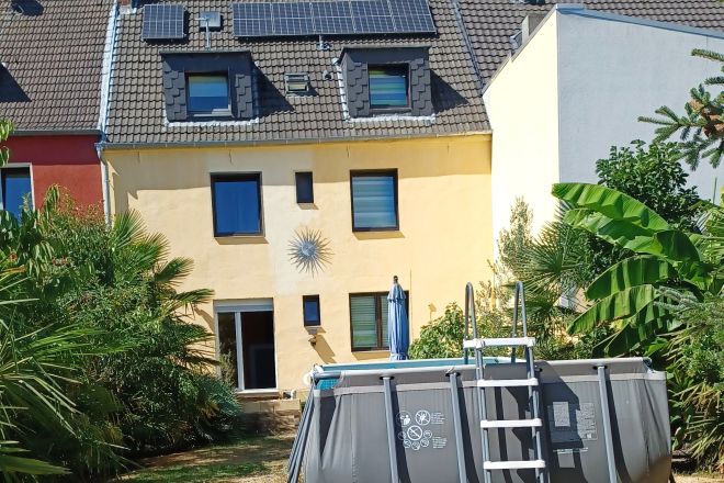 Charmantes Zweifamilien-Reihenhaus mit schönem mediterranen Garten!