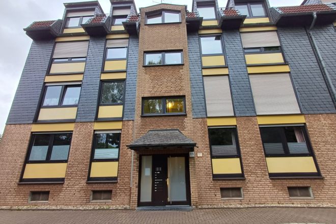 Gepflegte Wohnung im Erdgeschoss (links) mit eigenem Garten in Königshardt, zu verkaufen!