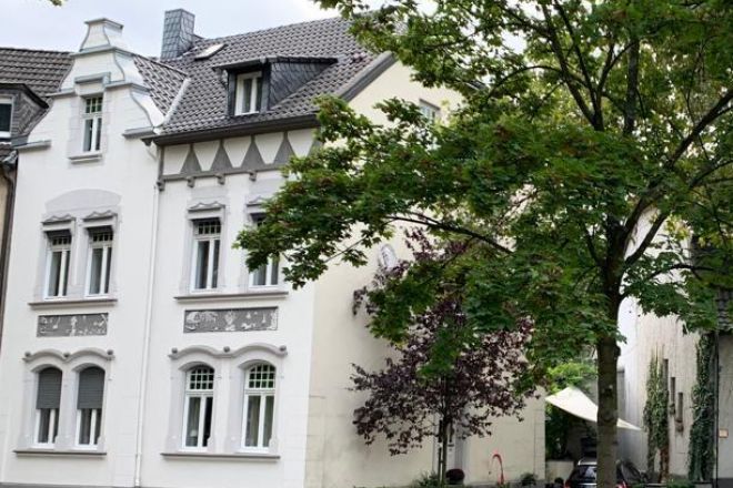 Charmantes 3-Familienhaus der Extraklasse - komplett saniert in Oberhausen Sterkrade !