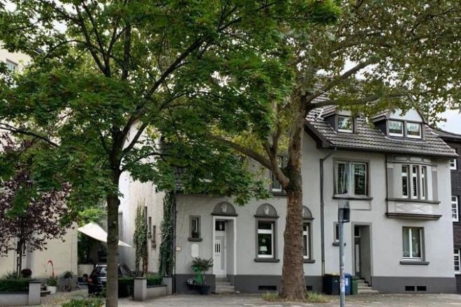 Gesamtpaket: 2 x Doppelhäuser 1 x top saniert und 1 x sanierungsbedürftig in Oberhausen Sterkrade !